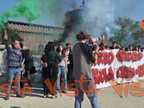 A Milano il presidio degli studenti "per cambiare la scuola"