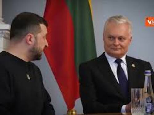 Zelensky in visita a sorpresa in Lituania