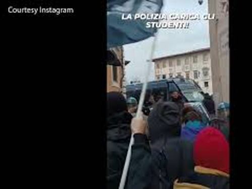 Cortei pro Palestina a Pisa e Firenze, manifestanti caricati dalla polizia