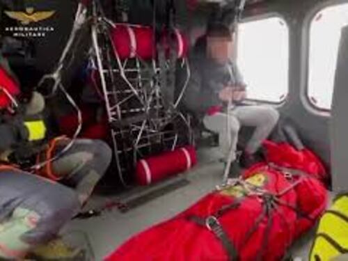 Maltempo Emilia-Romagna, aeronautica militare salva madre e figlio da casa allagata a Lugo