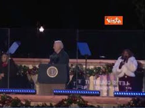 Biden fa il countdown per l'accensione dell'albero di Natale della Casa Bianca