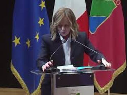 Meloni scherza: "Troppo vecchia per fare Roma-Tokyo in meno di 72 ore"