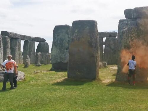 L'assalto degli eco-vandali a Stonehenge