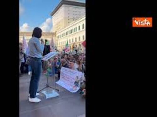 Schlein in Piazza a Genova contro Toti: "Non può tenere la Liguria ai domiciliari"