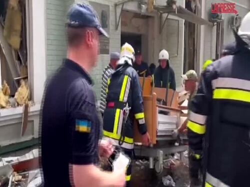 Kiev, l'ospedale pediatrico colpito dai russi: le immagini dei soccorsi