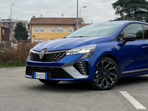 Renautl Clio Hybrid 2024: guarda il video in pillole della citycar da 20 km/l