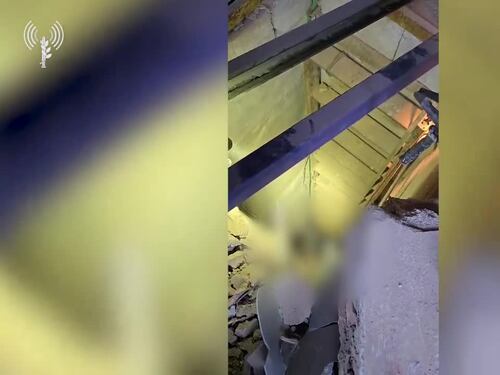 Soldati israeliani catturano un terrorista di Hezbollah nascosto in un bunker