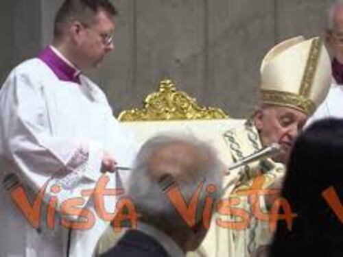 La Veglia di Pasqua nella Basilica di San Pietro, Papa Francesco battezza dei nuovi fedeli