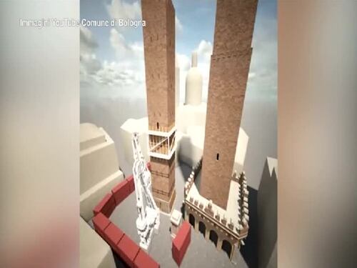 Bologna, Torre Garisenda messa in sicurezza con tralicci della Torre di Pisa