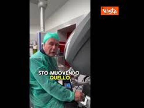Giani mostra il nuovo macchinario per la chirurgia pediatrica dell'ospedale Meyer di Firenze