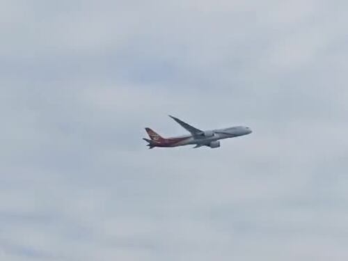 L'aereo della Hainan Airlines in fiamme: le immagini da Fiumicino