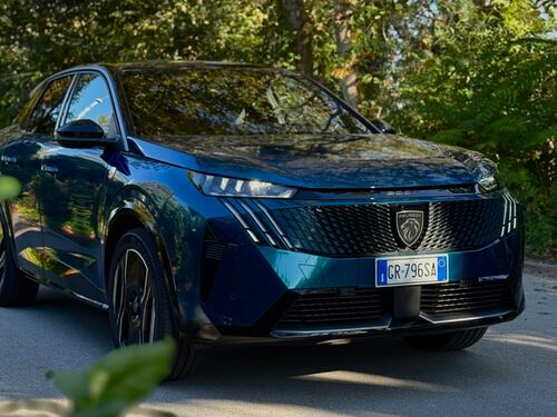 Nuova Peugeot E-3008: il video in pillole del nuovo SUV elettrico francese