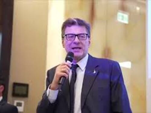 Giorgetti: "Nonostante gufi e corvacci abbiamo migliorato rating e spread"