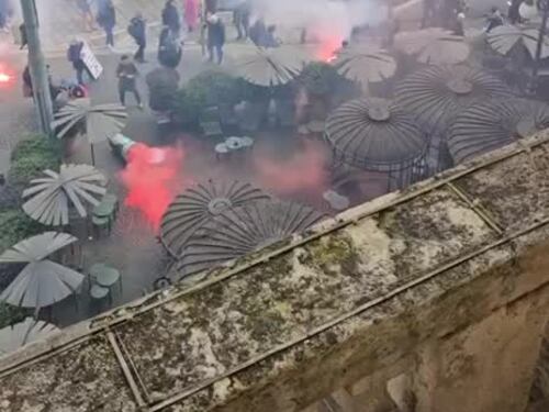 Assalto a Starbucks per l'8 marzo