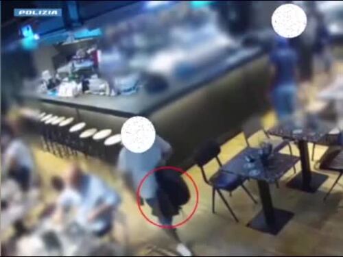 Furto al ristorante con la tecnica dello zaino