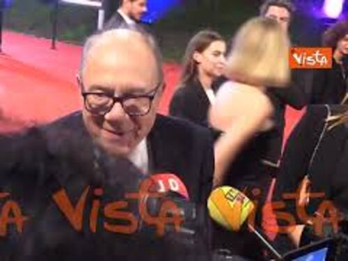 Verdone: Vita da Carlo? "Non farei mai il direttore artistico di Sanremo come nella serie"