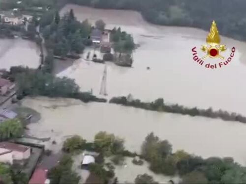 Bologna sotto fango e acqua: case e campi visti dall'alto dopo l'alluvione