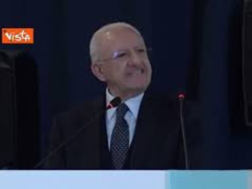 De Luca: Alla Regione Campania ci starò ancora a lungo, rassegnatevi