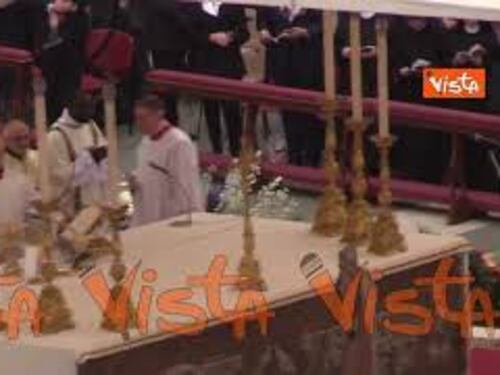 La Messa di Pasqua in piazza San Pietro con Papa Francesco