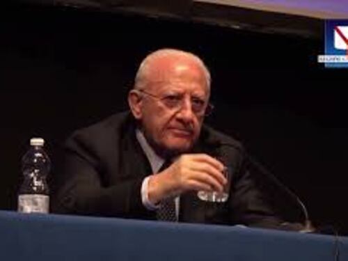 De Luca: "L'unico insulto ieri lo ha rivolto la Meloni ai manifestanti"