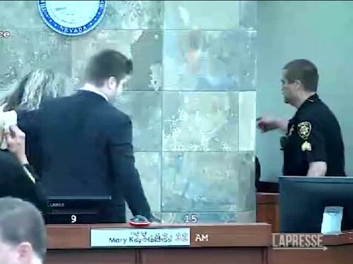 Paura in tribunale, giudice aggredita da un imputato negli Usa