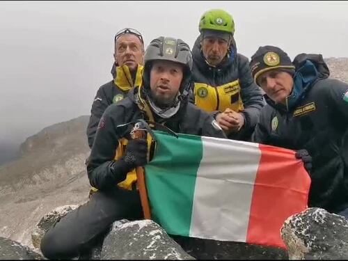 Finanzieri raggiungono vetta inesplorata in Bolivia e la rinominano "Cima Fiamme Gialle"