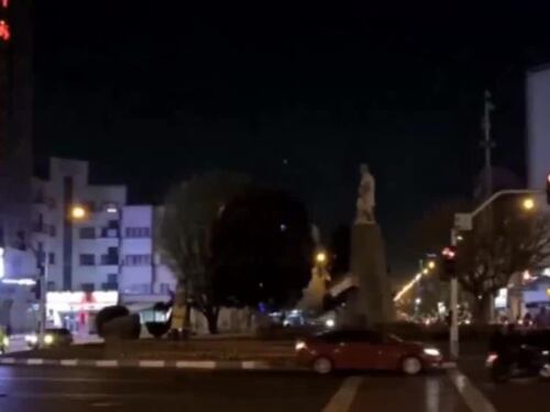Iraniani a Teheran festeggiano l’attacco contro Israele