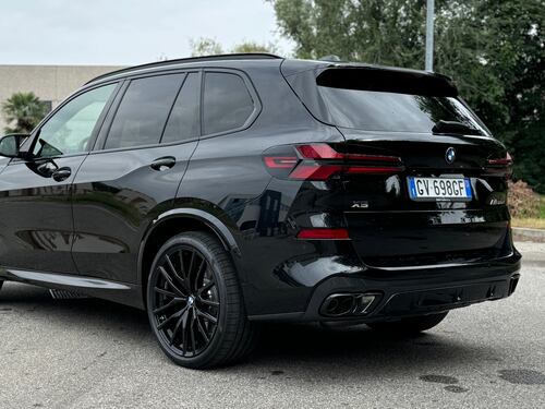 BMW X5 M60i: guarda il video in pillole del nuovo SUV V8