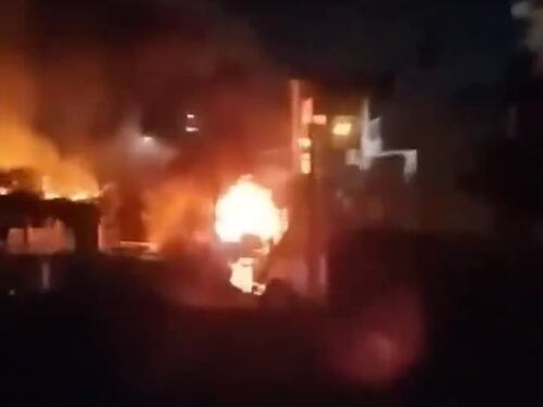 Coloni israeliani attaccano e incendiano villaggio in Cisgiordania