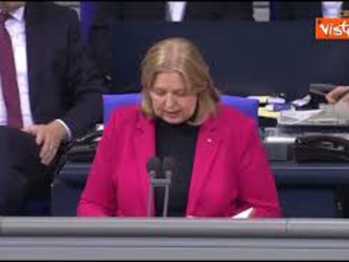 Scholz sfiduciato dal Bundestag, le immagini della votazione