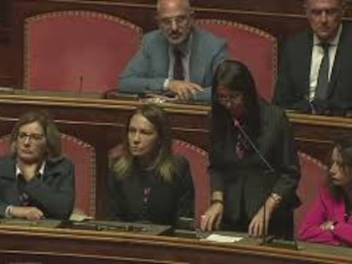Senatrici M5s in Aula con maglietta 'my voice my choice', Maiorino: "In Italia attacco all'aborto"