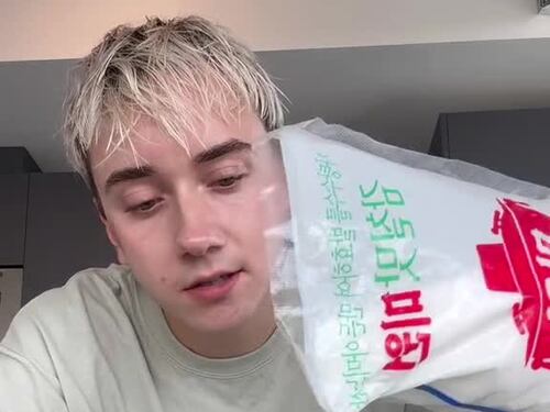 Cucumber guy, l'insalata di cetrioli è virale su TikTok