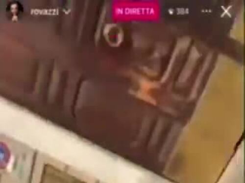 Gli rubano il cellulare durante una diretta Instagram: il video del furto a Fabio Rovazzi