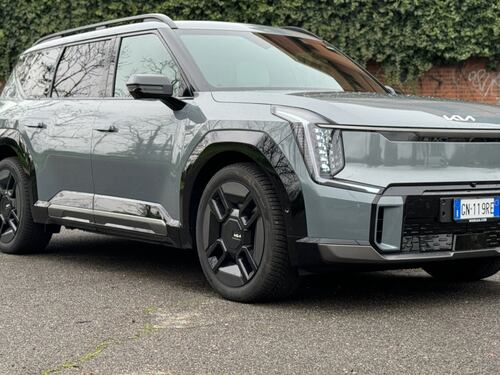 KIA EV9 AWD GT-Line, guarda il video del SUV elettrico per famiglie numerose