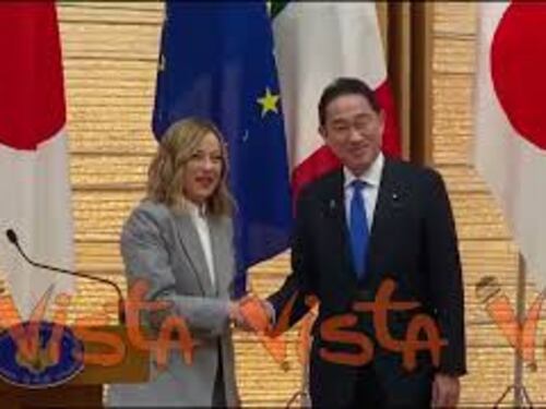 La delegazione giapponese applaude Meloni e Kishida a Tokyo a termine della conferenza congiunta