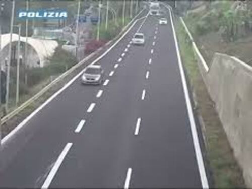 Ubriaca al volante a Taormina perde il controllo e va a sbattere in galleria