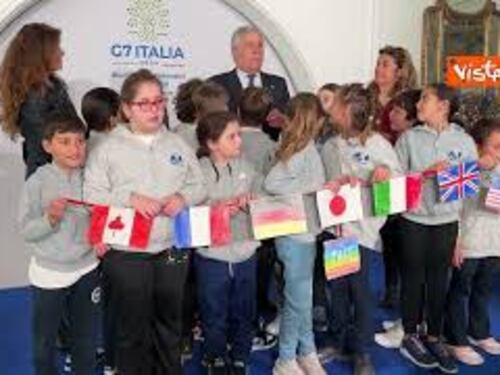 G7 Esteri a Capri, Tajani incontra gruppo bambini: Cosa facevo prima? Il giornalista