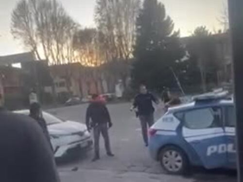 Poliziotti aggrediti a Perugia: il video