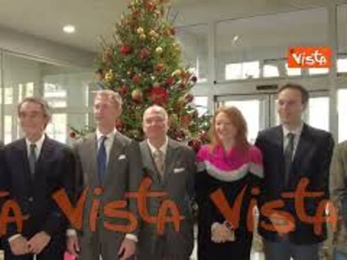 Fontana accende l'albero di Natale al Pirellone