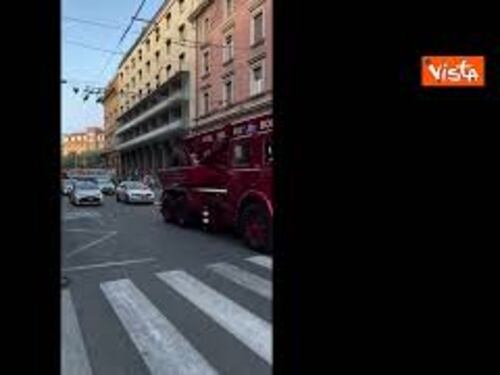 Anniversario strage Bologna, lo storico bus 37 apre il corteo della commemorazione