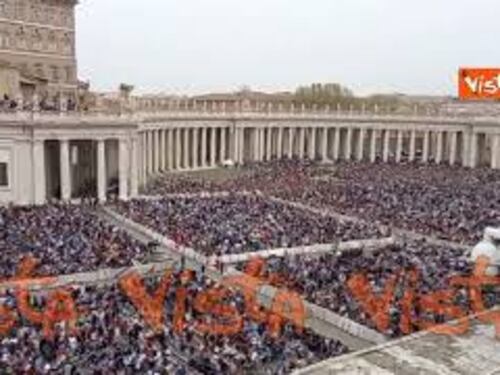 Pasqua 2024, piazza San Pietro gremita di fedeli