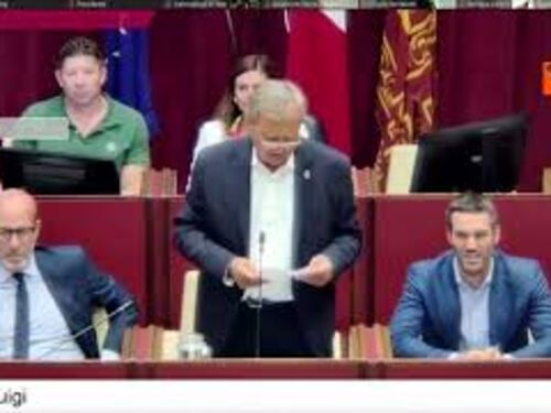 Il sindaco di Venezia Brugnaro al Consiglio comunale: "Nulla di cui vergognarmi, non mi dimetto"