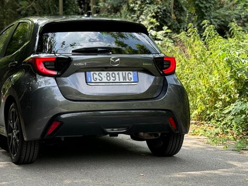 Mazda2 Hybrid 2024: il video in pillole della citycar ibrida da 25 km/l