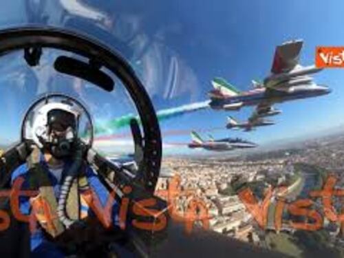 Il volo delle frecce tricolori visto dalla cabina di pilotaggio