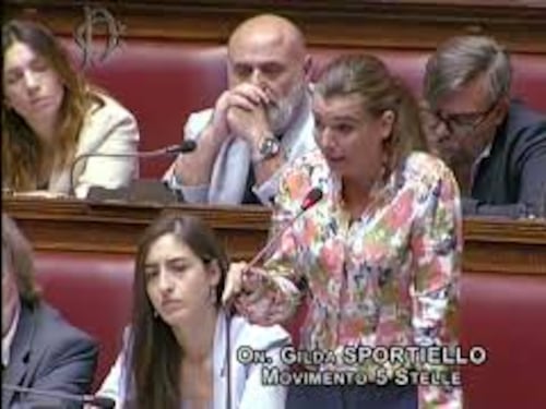 Crollo Scampia, le lacrime di Sportiello (M5s) in Aula: “Sono nata lì, dobbiamo dare risposte”