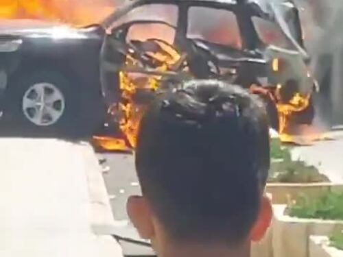 I resti dell'auto su cui viaggiava il capo militare di Fatah