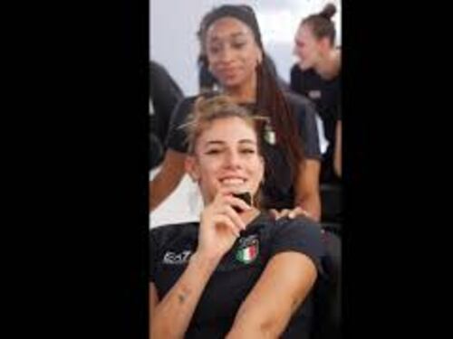 Olimpiadi Parigi, le Azzurre del volley si presentano sui social dopo la conquista dell'oro