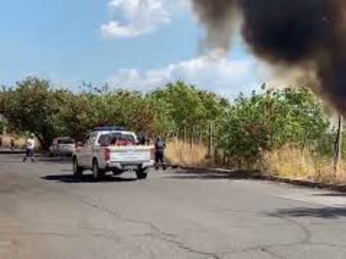 Vasto incendio a Cinecittà Est, a Roma. Quattro operatori ustionati