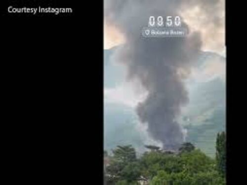 Incendio all'Alpitronic di Bolzano, colonna di fumo si estende per chilometri