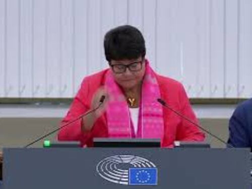 Europarlamento chiede stop restrizioni limiti uso armi contro Russia con 425 sì. Ecco il voto